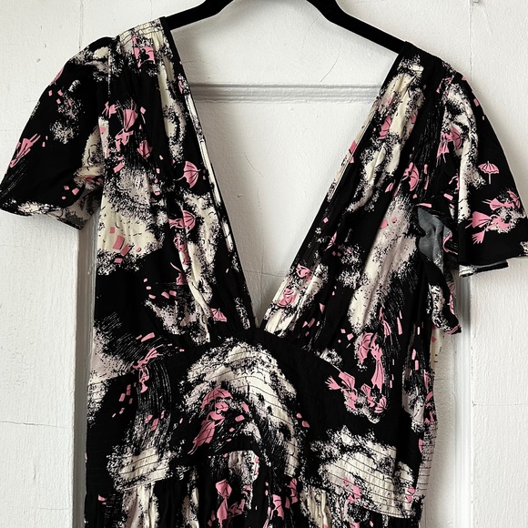 Trashy Diva Deep Cut Camilla Hurricane Ladies Dress Size 10 EUC - Picture 1 of 7
